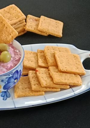 عکسی از دستور کراکر پنیری فلفلی