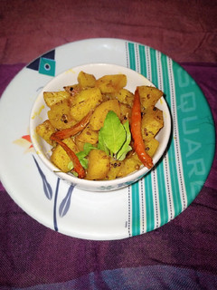 चटपटे आलू (Chatpate Aloo recipe in Hindi) रेसिपी मुख्य फोटो