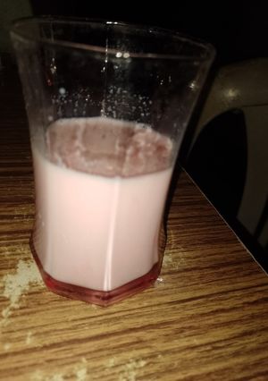 रूह अफजा मिल्क शेक (rooh afza milkshake recipe in Hindi) रेसिपी मुख्य फोटो