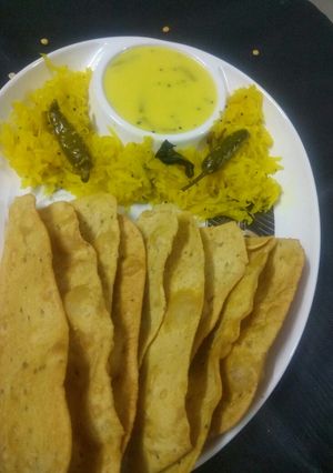 A picture of Fafada-Kadhi with Grated Raw Papaya.