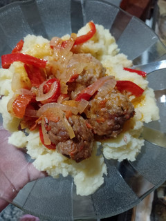 Una foto de Albóndigas con puré (especial)