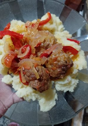 Una foto de Albóndigas con puré (especial)