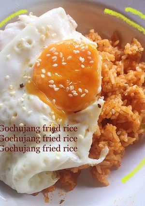 รูปของ 🍛ข้าวผัดซอสโคชูจังเกาหลี(Gochujang fried rice)