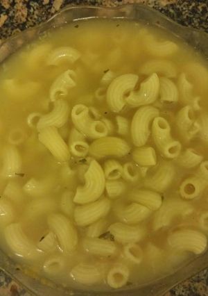 Una foto de Sopa de coditos sin tacc con mi caldito de hoy