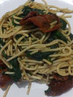 Una foto de Spaghetti con tomates secos