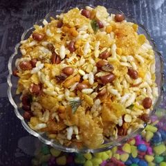A picture of Khatta Meetha namkeen.