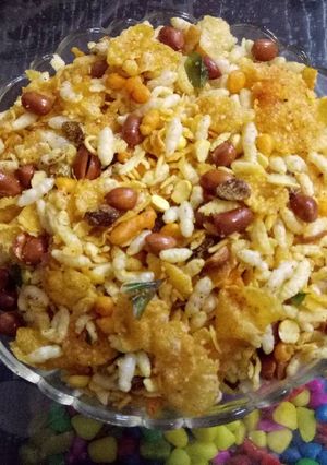A picture of Khatta Meetha namkeen.