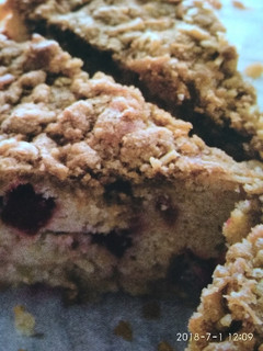 Una foto de Crumble de manzana y frutos rojos