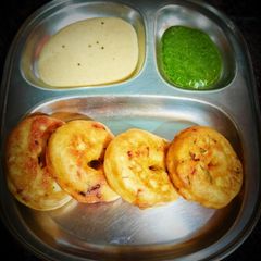 A picture of Urad dal vada (Medu vada).