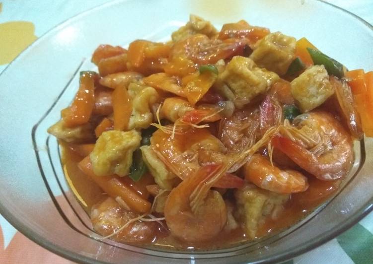 Langkah Mudah untuk Menyiapkan Udang asam manis pedas yang Bisa Manjain Lidah