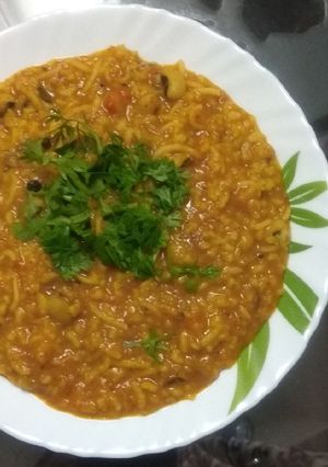 खिचडा (Khichda Recipe In Marathi) रेसिपी चे मुख्य फोटो 