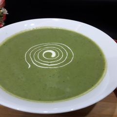 A picture of Palak peas creamy soup.