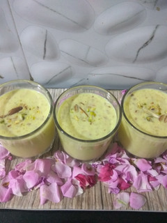 બદામ મિલ્ક શેક (Almond milk shake recipe in Gujarati) રેસીપી મુખ્ય ફોટો