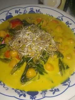Una foto de Garbanzos con verduras al curry