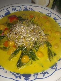 Una foto de Garbanzos con verduras al curry