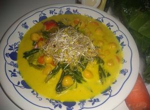 Foto principal de Garbanzos con verduras al curry