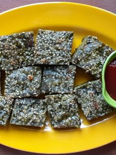 कोथिंबीर वडी (चण्याचे पीठ घालून) (kothimbir vadi recipe in marathi) रेसिपी चे मुख्य फोटो