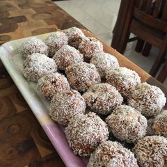 A picture of Chocolate Balls.