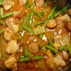 A picture of Gumbo chicken, for 2.