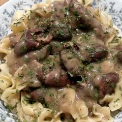 A picture of Chicken hearts and gravy.