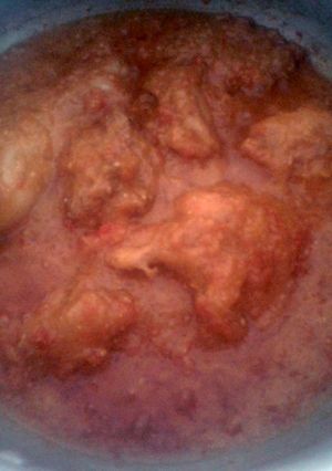 A picture of chicken gravy.