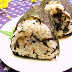 A picture of Rice Ball with Plum and Hijiki Seaweed.