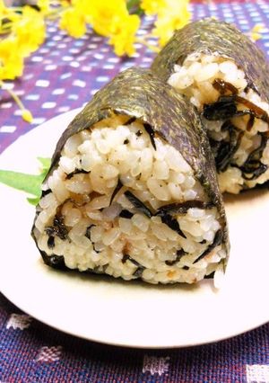 A picture of Rice Ball with Plum and Hijiki Seaweed.