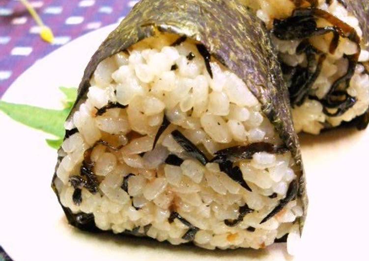 How to Make Award-winning Rice Ball with Plum and Hijiki Seaweed