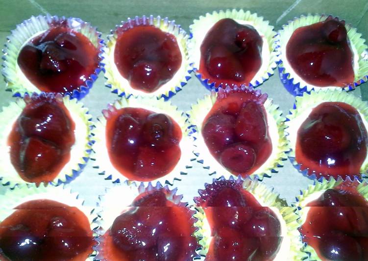 Steps to Prepare Any-night-of-the-week Strawberry Mini cheesecakes