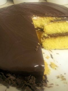 A picture of simple easy sponge cake.