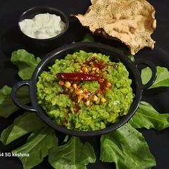 A picture of Double tadka lahsuni Palak khichdi.