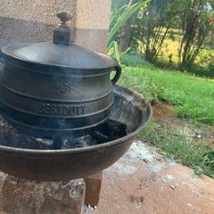 A picture of Oxtail Potjie.