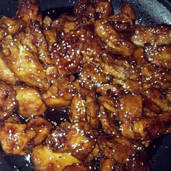 A picture of Sesame Chicken.