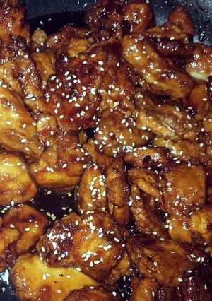 A picture of Sesame Chicken.