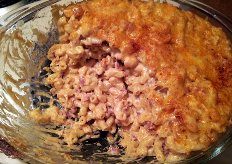 Steps to Make Quick Honey Ham Mac ‘N Cheese Bake