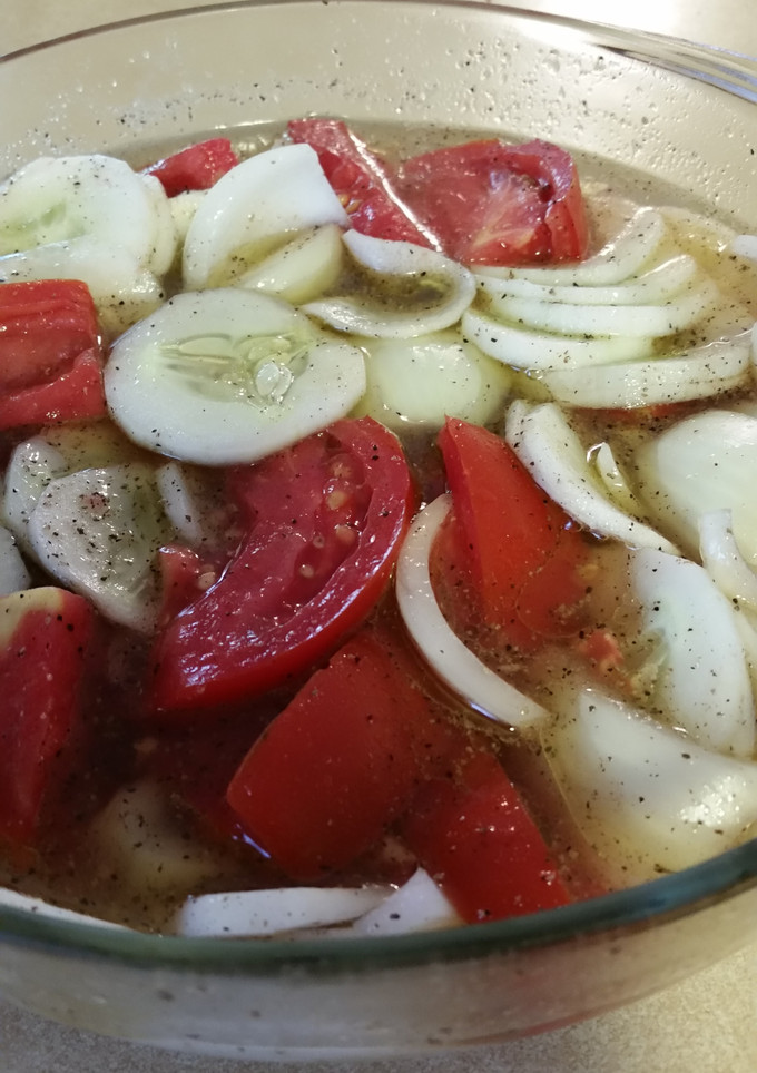 A picture of Cucumber tomato onion vinegar salad.
