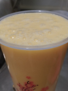 Una foto de Licuado🥤de Mango🥭y Melón🍈refrescante🍹🥛🧋