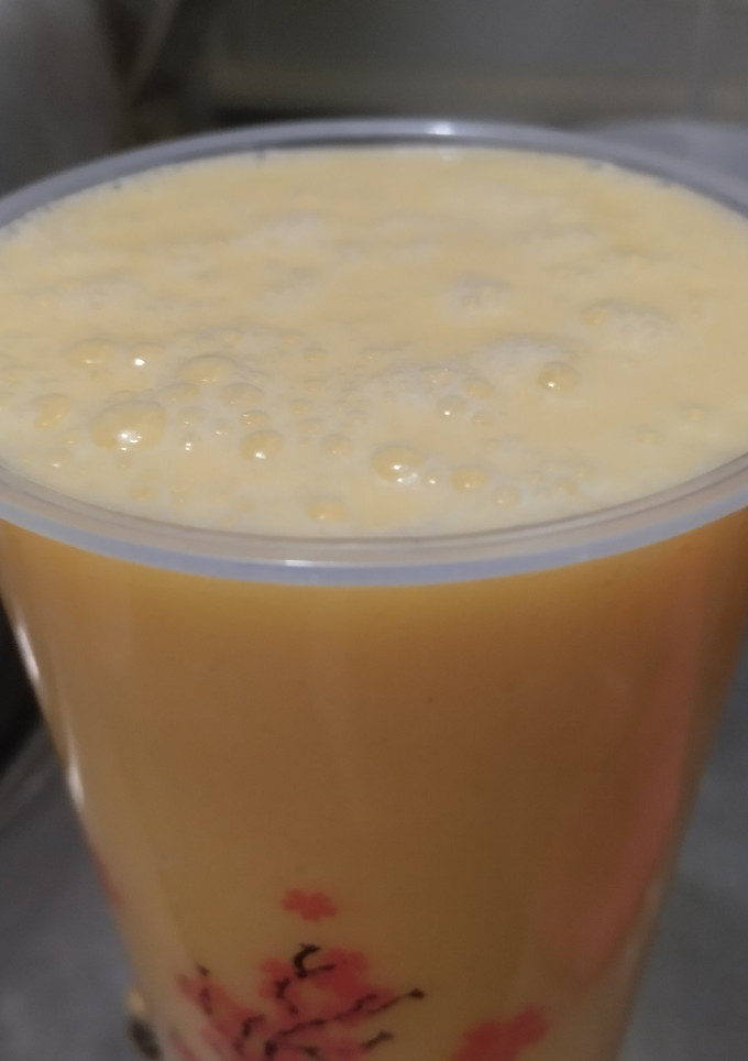 Una foto de Licuado🥤de Mango🥭y Melón🍈refrescante🍹🥛🧋