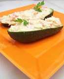 Aguacate relleno con mango y gambas