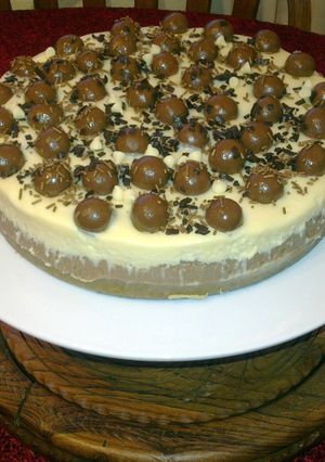 A picture of malteser chocolate cheesecak.