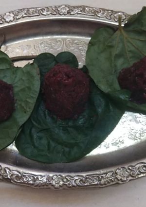 ગાજર બીટના મોદક (Carrot Beetroot Modak Recipe In Gujarati) રેસીપી મુખ્ય ફોટો
