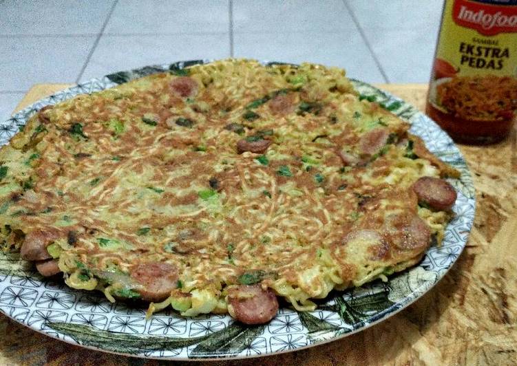 Cara Gampang Menyiapkan Martabak mie sosis yang Lezat Sekali