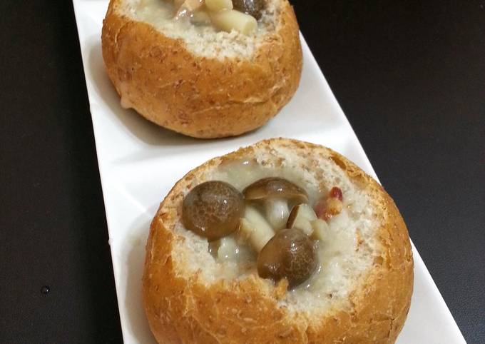 LG SHIMEJI MUSHROOM SOUP ON WHOLEMEAL BUN