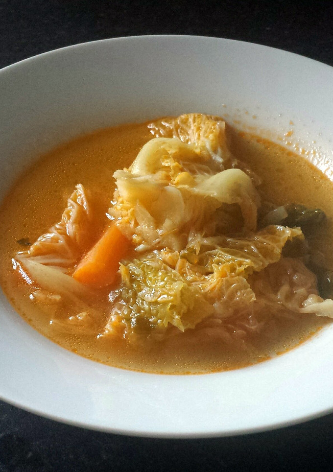 A picture of Cabbage and carrot Soup.