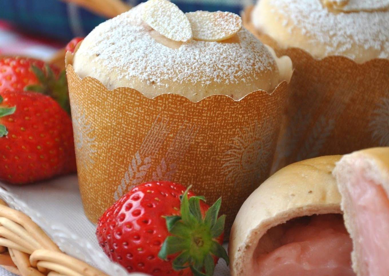 Bread with strawberry cream