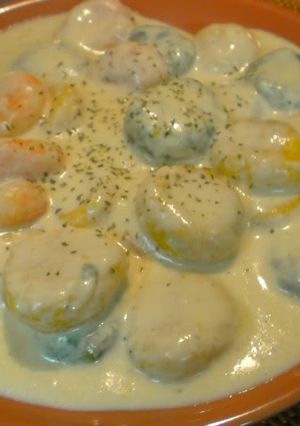 A picture of Cheesy Cream Sauce (With Simple Gnocchi).