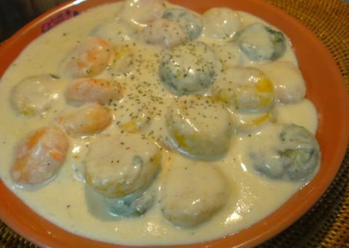 Simple Way to Prepare Favorite Cheesy Cream Sauce (With Simple Gnocchi)