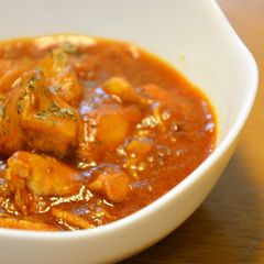 A picture of Easy Chicken Thighs Simmered in Meat Sauce.