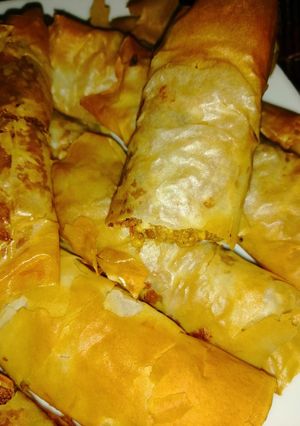 صورة لوصفة لفائف جلاش محشوه باللحم المفروم و الجبنه الموتزاريلا😋