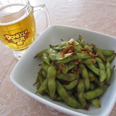 A picture of Garlic Edamame - Great When Drinking.